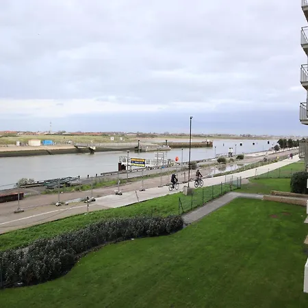 Den Oever V 108 With A View Of The Fairway Apartment